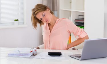 Reha oder Operation? So finden Sie die richtige Behandlung bei chronischen Rückenproblemen