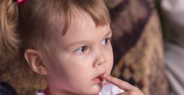 Neugierige Kinder