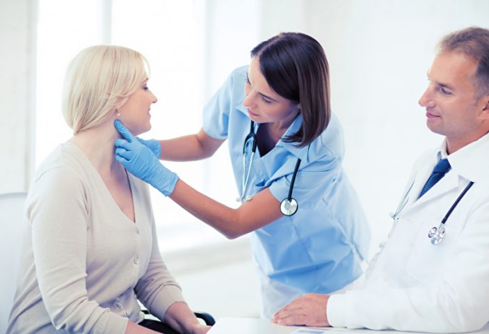 Plastische Chirurgen im Patienten-Gespräch