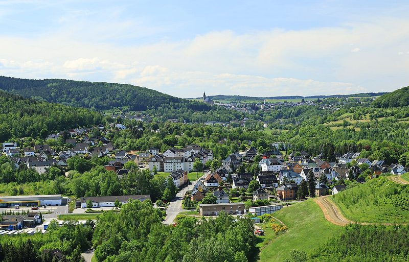 Bad Schlema. Blick vom Modellflugplatz "Modellflugclub &ndash; Aue Alberoda" nahe Aue in Sachsen.