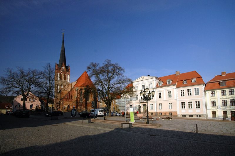 Bad Freienwalde - St. Nikolai-Kirche und Rathaus